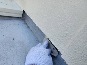 甲斐市　バルコニー　トップコート塗り替え　ケレン